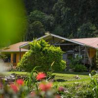 KING BED & HOT TUB in Cloud Forest Mountains with WIFI, Volcán, Panama - Chambres d'hôtes Nueva California