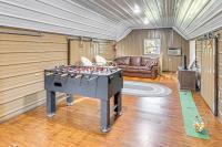 Walk to Spring Lake w/ Waterpark: Family Retreat! - Chambres d'hôtes North Mankato