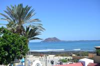 Corralejo Beachside Villa Éter with Private Pool, BBQ & Fast Wifi - Bed and Breakfast Corralejo