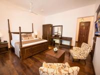 Chambre Lit King-Size - Vue sur Piscine