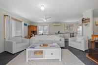 Spacious Beach Retreat 4BR 2BA Coastal Escape in Binningup - Chambres d’hôtes Binningup