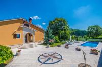 Villa Ritoša, a beautiful pool villa surrounded by greenery - Chambres d'hôtes Trviž