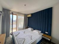 One-Bedroom Apartment with View