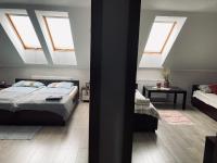 Standaard Tweepersoonskamer met 2 Aparte Bedden - Gedeelde Badkamer