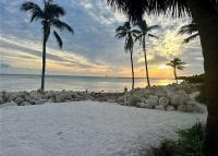 Poolside Breeze Retreat - B&B Key West