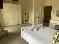 Town centre Victorian period 3 bedroom home - B&B