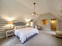 Queen Room with Garden View