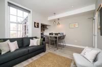 2 Apartments in 1 - Lennon & Attico Sleeps 11 - Ferienwohnung Liverpool
