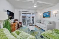Condo with view over the pool with ocean beyond! - Chambres d'hôtes Saint Simons Island