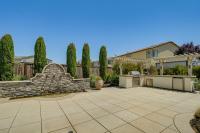 Patio & Outdoor Kitchen: Manteca Family Home - B&B Manteca