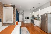 Findlay Market Studio, King Bed and Historic Brick - B&B Cincinnati