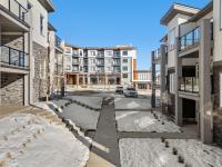 Springbank Hill 1BR Townhouse near WinSport – King Bed, Garage, Workspace, Balcony - B&B Calgary