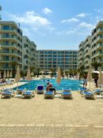 Sea Breeze, Park Residence 2 with Seaview - B&B