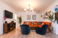 Immaculate 3BDR Bungalow - 5-Min Walk to Beach - B&B Long Beach
