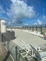 Lichtrijk hoekappartement met 3 slaapkamers op wandelafstand van strand en winkels - Chambres d'hôtes Coxyde