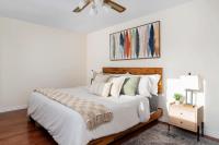 Huge 4 Bedroom House Near Square One - Sleeps 8 - Ferienwohnung Mississauga