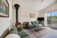 Cozy and Newly Updated Townhouse on Lake Martin - Bed and Breakfast Gaylord