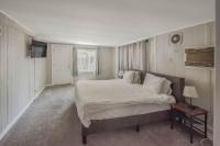 Spacious ranch on large lot near water world - B&B Federal Heights