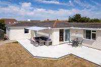3-Bed Beach Bungalow & Garden 150m to Sea - B&B West Wittering