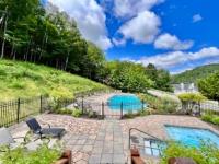 Swimming Pool Spa - Condo Mont Tremblant - B&B Mont-Tremblant