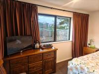 Cosy Sunny Bedroom Close to Airport - B&B Christchurch