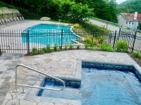 Swimming Pool Spa - Condo Mont Tremblant 2 - B&B Mont-Tremblant