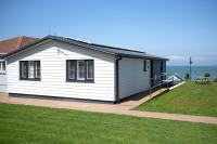 15 Golden Bay Holiday Village - Coastal Retreat with Breathtaking Views - Chambres d’hôtes Westward Ho!