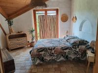 Bioclimatic eco-friendly house near Mauléon - B&B Idaux