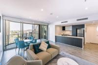 Tranquil 2 Bedroom Stay Between Art and Sky - Bed and Breakfast Brisbane