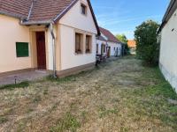 La Casa De Nido-Tágas családias apartman 6 főig, kerttel - B&B Veszprémfajsz