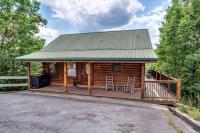 Absolutely Perfect Cabin by Staycating Partners - Bed and Breakfast Sevierville