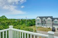 Walk to Beach: Southern Shores Retreat w/ Hot Tub - Chambres d'hôtes Kitty Hawk