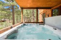 Truckee Timbers at Gray's Crossing by Tahoe Getaways - 4BR w Hot Tub, Ping Pong & EV - Chambres d'hôtes Truckee