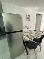 Pinar de la Calma Casa Renovada dentro del periferico excelente ubicacion a tan solo 5 minutos del ITESO TecMilenio UVM Parque Industrial Tecnologico II - Chambres d'hôtes Guadalajara