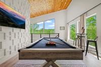 Luxe, Location, Views, Hot Tub, Barrel Sauna & more at Black Bear Tower - B&B Sevierville