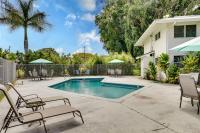 Walk to Dtwn Hilo! Tropical Getaway w/ Pool Access - B&B Hilo