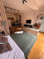 Skopje Centre APT near Zoo with FREE Parking - Chambres d’hôtes Skopje