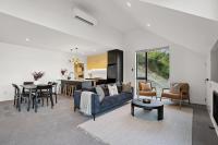 Contemporary 7 Bedroom House with Stunning View - Chambres d’hôtes Queenstown