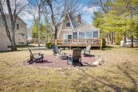 Dock and Sunroom Waterfront Home Near Kalahari! - Bed and Breakfast Pocono Summit