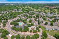 Modern 2BR near Downtown Pool, Gym, Free Parking - B&B Austin