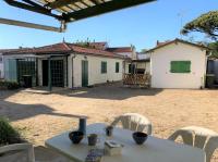 St Georges de Didonne - MAISON en plein CENTRE-VILLE - PROCHE PLAGE - B&B Saint-Georges-de-Didonne