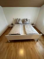 CROWN LIVING Krumbach Apartments - Ideal für Feriengäste, Geschäftsreisende und Monteure, Self Check-in, Parkplatz, Küche - B&B Krumbach