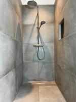 Hangar 19 Superior Apartment mit Terrasse und Garten H7W1 - Ferienwohnung Schwerin