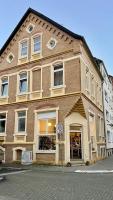 CLS Große City Altbau Wohnung für 4 Personen mit XXL Dusche, neues Bad, Dielen, Schlafsofa 160x200 mit 20cm Matratze, Smart TV & schnellem WLAN in Hildesheim Ost, Nähe HAWK, Uni, Bosch, Ostbahnhof, A7 - B&B Hildesheim