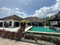 Beautiful Beach Villa Nujum with staff. - B&B Lovina