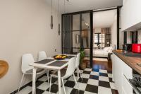 Demmi Central 2BR Designer Apt - Chambres d’hôtes Chionáto