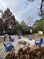Private Modern Urban Retreat - B&B Cedar Creek