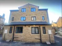 Modern 3- Bed Holiday Home - Private Parking Sleeps 10- 2 Min M62 - B&B Greetland