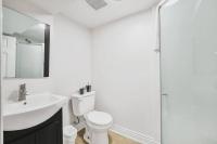 Comfy 2BR Apt near Beach and Downtown Free Parking - B&B Oshawa