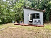 Holler Cabin and Camp - Bed and Breakfast Eureka Springs